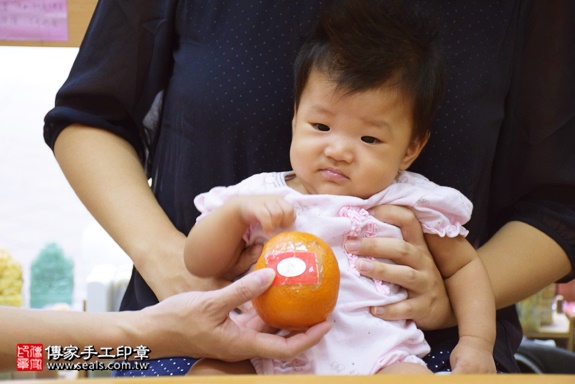 剃胎毛、滿月剃頭、嬰兒剃頭、嬰兒理髮、嬰兒剃髮、嬰兒剃胎毛、嬰兒滿月剃頭、寶寶剃頭、剃胎毛儀式、剃胎毛吉祥話、滿月剃頭儀式、滿月剃頭吉祥話、寶寶剃胎毛、寶寶滿月剃頭理髮、新北永和區剃胎毛、新北永和區滿月剃頭、新北永和區嬰兒剃頭剃胎毛、新北永和區嬰兒理髮、新北永和區嬰兒剃髮、雷寶寶(新北永和區嬰兒寶寶滿月剃頭理髮、免費嬰兒剃胎毛儀式吉祥話)。中國風會場，爸媽寶貝免費穿「日中韓」古裝禮服。專業拍照、DVD光碟、證書。★購買「臍帶章、肚臍章、胎毛筆刷印章」贈送：剃頭、收涎、抓周，三選一。2016.08.21  照片9