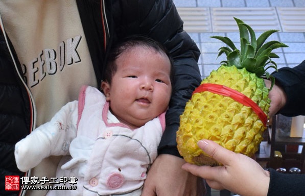 剃胎毛、滿月剃頭、嬰兒剃頭、嬰兒理髮、嬰兒剃髮、嬰兒剃胎毛、嬰兒滿月剃頭、寶寶剃頭、剃胎毛儀式、剃胎毛吉祥話、滿月剃頭儀式、滿月剃頭吉祥話、寶寶剃胎毛、寶寶滿月剃頭理髮、新竹香山區剃胎毛、新竹香山區滿月剃頭、新竹香山區嬰兒剃頭剃胎毛、新竹香山區嬰兒理髮、新竹香山區嬰兒剃髮、陳寶寶(新竹香山區嬰兒寶寶滿月剃頭理髮、免費嬰兒剃胎毛儀式吉祥話)。中國風會場，爸媽寶貝免費穿「日中韓」古裝禮服。專業拍照、DVD光碟、證書。★購買「臍帶章、肚臍章、胎毛筆刷印章」贈送：剃頭、收涎、抓周，三選一。2016.12.30 照片14