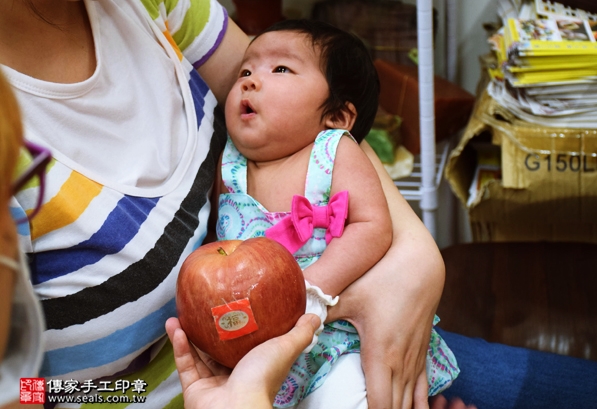 剃胎毛、滿月剃頭、嬰兒剃頭、嬰兒理髮、嬰兒剃髮、嬰兒剃胎毛、嬰兒滿月剃頭、寶寶剃頭、剃胎毛儀式、剃胎毛吉祥話、滿月剃頭儀式、滿月剃頭吉祥話、寶寶剃胎毛、寶寶滿月剃頭理髮、新北永和區剃胎毛、新北永和區滿月剃頭、新北永和區嬰兒剃頭剃胎毛、新北永和區嬰兒理髮、新北永和區嬰兒剃髮、魏寶寶(新北永和區嬰兒寶寶滿月剃頭理髮、免費嬰兒剃胎毛儀式吉祥話)。中國風會場，爸媽寶貝免費穿「日中韓」古裝禮服。專業拍照、DVD光碟、證書。★購買「臍帶章、肚臍章、胎毛筆刷印章」贈送：剃頭、收涎、抓周，三選一。2016.05.22  照片8