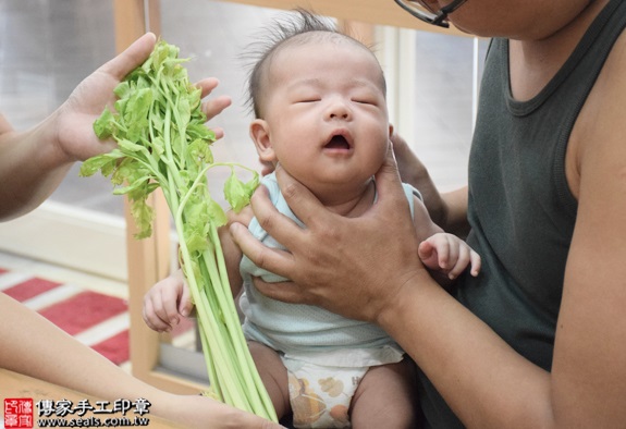 剃胎毛、滿月剃頭、嬰兒剃頭、嬰兒理髮、嬰兒剃髮、嬰兒剃胎毛、嬰兒滿月剃頭、寶寶剃頭、剃胎毛儀式、剃胎毛吉祥話、滿月剃頭儀式、滿月剃頭吉祥話、寶寶剃胎毛、寶寶滿月剃頭理髮、新北永和區剃胎毛、新北永和區滿月剃頭、新北永和區嬰兒剃頭剃胎毛、新北永和區嬰兒理髮、新北永和區嬰兒剃髮、張寶寶(新北永和區嬰兒寶寶滿月剃頭理髮、免費嬰兒剃胎毛儀式吉祥話)。中國風會場，爸媽寶貝免費穿「日中韓」古裝禮服。專業拍照、DVD光碟、證書。★購買「臍帶章、肚臍章、胎毛筆刷印章」贈送：剃頭、收涎、抓周，三選一。2016.07.13  照片11