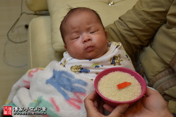剃胎毛、滿月剃頭、嬰兒剃頭、嬰兒理髮、嬰兒剃髮、嬰兒剃胎毛、嬰兒滿月剃頭、寶寶剃頭、剃胎毛儀式、剃胎毛吉祥話、滿月剃頭儀式、滿月剃頭吉祥話、寶寶剃胎毛、寶寶滿月剃頭理髮、 新北汐止區剃胎毛、新北汐止區滿月剃頭、 新北汐止區嬰兒剃頭剃胎毛、新北汐止區嬰兒理髮、新北汐止區嬰兒剃髮、陳寶寶(新北汐止區到府嬰兒寶寶滿月剃頭理髮、免費到府嬰兒剃胎毛儀式吉祥話)。到府剃頭剃胎毛主持、專業拍照、DVD光碟、證書。★購買「臍帶章、肚臍章、胎毛筆刷印章」贈送：剃頭、收涎、抓周，三選一。2017.01.17  照片6