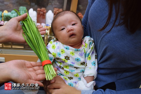 剃胎毛、滿月剃頭、嬰兒剃頭、嬰兒理髮、嬰兒剃髮、嬰兒剃胎毛、嬰兒滿月剃頭、寶寶剃頭、剃胎毛儀式、剃胎毛吉祥話、滿月剃頭儀式、滿月剃頭吉祥話、寶寶剃胎毛、寶寶滿月剃頭理髮、新北永和區剃胎毛、新北永和區滿月剃頭、新北永和區嬰兒剃頭剃胎毛、新北永和區嬰兒理髮、新北永和區嬰兒剃髮、李寶寶(新北永和區嬰兒寶寶滿月剃頭理髮、免費嬰兒剃胎毛儀式吉祥話)。中國風會場，爸媽寶貝免費穿「日中韓」古裝禮服。專業拍照、DVD光碟、證書。★購買「臍帶章、肚臍章、胎毛筆刷印章」贈送：剃頭、收涎、抓周，三選一。2016.11.23 照片11