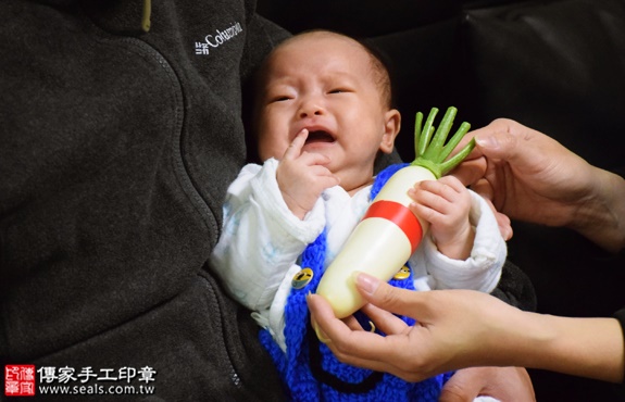 剃胎毛、滿月剃頭、嬰兒剃頭、嬰兒理髮、嬰兒剃髮、嬰兒剃胎毛、嬰兒滿月剃頭、寶寶剃頭、剃胎毛儀式、剃胎毛吉祥話、滿月剃頭儀式、滿月剃頭吉祥話、寶寶剃胎毛、寶寶滿月剃頭理髮、 台北中正區剃胎毛、台北中正區滿月剃頭、 台北中正區嬰兒剃頭剃胎毛、台北中正區嬰兒理髮、台北中正區嬰兒剃髮、陳寶寶(台北中正區到府嬰兒寶寶滿月剃頭理髮、免費到府嬰兒剃胎毛儀式吉祥話)。到府剃頭剃胎毛主持、專業拍照、DVD光碟、證書。★購買「臍帶章、肚臍章、胎毛筆刷印章」贈送：剃頭、收涎、抓周，三選一。2016.12.28  照片11
