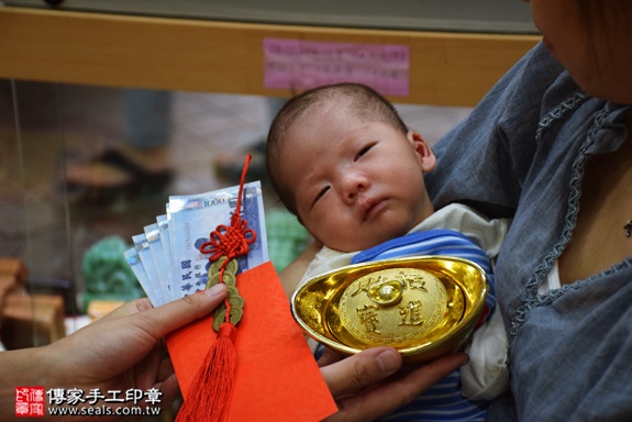 剃胎毛、滿月剃頭、嬰兒剃頭、嬰兒理髮、嬰兒剃髮、嬰兒剃胎毛、嬰兒滿月剃頭、寶寶剃頭、剃胎毛儀式、剃胎毛吉祥話、滿月剃頭儀式、滿月剃頭吉祥話、寶寶剃胎毛、寶寶滿月剃頭理髮、新北新莊區剃胎毛、新北新莊區滿月剃頭、新北新莊區嬰兒剃頭剃胎毛、新北新莊區嬰兒理髮、新北新莊區嬰兒剃髮、萬寶寶(新北新莊區嬰兒寶寶滿月剃頭理髮、免費嬰兒剃胎毛儀式吉祥話)。中國風會場，爸媽寶貝免費穿「日中韓」古裝禮服。專業拍照、DVD光碟、證書。★購買「臍帶章、肚臍章、胎毛筆刷印章」贈送：剃頭、收涎、抓周，三選一。2016.09.26 照片15