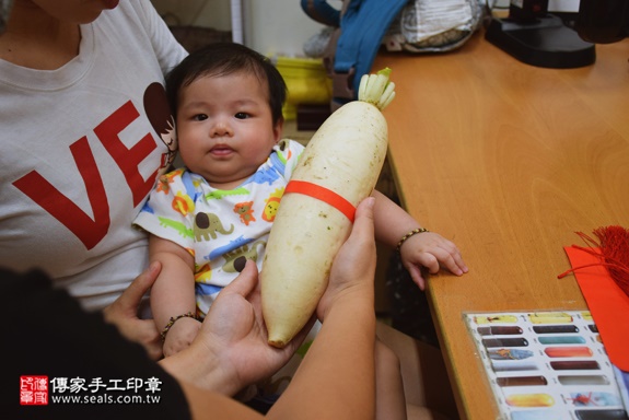 剃胎毛、滿月剃頭、嬰兒剃頭、嬰兒理髮、嬰兒剃髮、嬰兒剃胎毛、嬰兒滿月剃頭、寶寶剃頭、剃胎毛儀式、剃胎毛吉祥話、滿月剃頭儀式、滿月剃頭吉祥話、寶寶剃胎毛、寶寶滿月剃頭理髮、新北永和區剃胎毛、新北永和區滿月剃頭、新北永和區嬰兒剃頭剃胎毛、新北永和區嬰兒理髮、新北永和區嬰兒剃髮、李寶寶(新北永和區嬰兒寶寶滿月剃頭理髮、免費嬰兒剃胎毛儀式吉祥話)。中國風會場，爸媽寶貝免費穿「日中韓」古裝禮服。專業拍照、DVD光碟、證書。★購買「臍帶章、肚臍章、胎毛筆刷印章」贈送：剃頭、收涎、抓周，三選一。2016.10.27 照片12