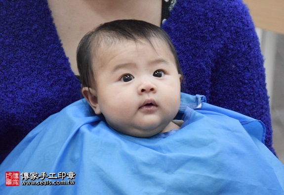 剃胎毛、滿月剃頭、嬰兒剃頭、嬰兒理髮、嬰兒剃髮、嬰兒剃胎毛、嬰兒滿月剃頭、寶寶剃頭、剃胎毛儀式、剃胎毛吉祥話、滿月剃頭儀式、滿月剃頭吉祥話、寶寶剃胎毛、寶寶滿月剃頭理髮、新北永和區剃胎毛、新北永和區滿月剃頭、新北永和區嬰兒剃頭剃胎毛、新北永和區嬰兒理髮、新北永和區嬰兒剃髮、林寶寶(新北永和區嬰兒寶寶滿月剃頭理髮、免費嬰兒剃胎毛儀式吉祥話)。中國風會場，爸媽寶貝免費穿「日中韓」古裝禮服。專業拍照、DVD光碟、證書。★購買「臍帶章、肚臍章、胎毛筆刷印章」贈送：剃頭、收涎、抓周，三選一。2016.03.24  照片16