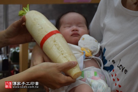 剃胎毛、滿月剃頭、嬰兒剃頭、嬰兒理髮、嬰兒剃髮、嬰兒剃胎毛、嬰兒滿月剃頭、寶寶剃頭、剃胎毛儀式、剃胎毛吉祥話、滿月剃頭儀式、滿月剃頭吉祥話、寶寶剃胎毛、寶寶滿月剃頭理髮、新北永和區剃胎毛、新北永和區滿月剃頭、新北永和區嬰兒剃頭剃胎毛、新北永和區嬰兒理髮、新北永和區嬰兒剃髮、林寶寶(新北永和區嬰兒寶寶滿月剃頭理髮、免費嬰兒剃胎毛儀式吉祥話)。中國風會場，爸媽寶貝免費穿「日中韓」古裝禮服。專業拍照、DVD光碟、證書。★購買「臍帶章、肚臍章、胎毛筆刷印章」贈送：剃頭、收涎、抓周，三選一。2016.07.01  照片13