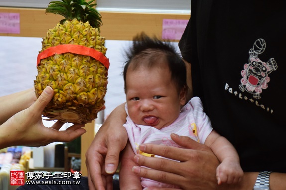 剃胎毛、滿月剃頭、嬰兒剃頭、嬰兒理髮、嬰兒剃髮、嬰兒剃胎毛、嬰兒滿月剃頭、寶寶剃頭、剃胎毛儀式、剃胎毛吉祥話、滿月剃頭儀式、滿月剃頭吉祥話、寶寶剃胎毛、寶寶滿月剃頭理髮、新北永和區剃胎毛、新北永和區滿月剃頭、新北永和區嬰兒剃頭剃胎毛、新北永和區嬰兒理髮、新北永和區嬰兒剃髮、周寶寶(新北永和區嬰兒寶寶滿月剃頭理髮、免費嬰兒剃胎毛儀式吉祥話)。中國風會場，爸媽寶貝免費穿「日中韓」古裝禮服。專業拍照、DVD光碟、證書。★購買「臍帶章、肚臍章、胎毛筆刷印章」贈送：剃頭、收涎、抓周，三選一。2016.07.23  照片12