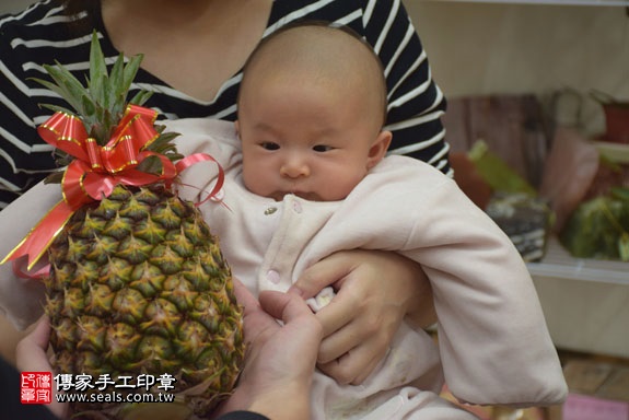 剃胎毛、滿月剃頭、嬰兒剃頭、嬰兒理髮、嬰兒剃髮、嬰兒剃胎毛、嬰兒滿月剃頭、寶寶剃頭、剃胎毛儀式、剃胎毛吉祥話、滿月剃頭儀式、滿月剃頭吉祥話、寶寶剃胎毛、寶寶滿月剃頭理髮、新北永和區剃胎毛、新北永和區滿月剃頭、新北永和區嬰兒剃頭剃胎毛、新北永和區嬰兒理髮、新北永和區嬰兒剃髮、林寶寶(新北永和區嬰兒寶寶滿月剃頭理髮、免費嬰兒剃胎毛儀式吉祥話)。中國風會場，爸媽寶貝免費穿「日中韓」古裝禮服。專業拍照、DVD光碟、證書。★購買「臍帶章、肚臍章、胎毛筆刷印章」贈送：剃頭、收涎、抓周，三選一。2017.02.03 照片14