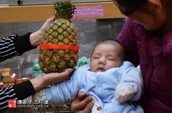 剃胎毛、滿月剃頭、嬰兒剃頭、嬰兒理髮、嬰兒剃髮、嬰兒剃胎毛、嬰兒滿月剃頭、寶寶剃頭、剃胎毛儀式、剃胎毛吉祥話、滿月剃頭儀式、滿月剃頭吉祥話、寶寶剃胎毛、寶寶滿月剃頭理髮、新北永和區剃胎毛、新北永和區滿月剃頭、新北永和區嬰兒剃頭剃胎毛、新北永和區嬰兒理髮、新北永和區嬰兒剃髮、林寶寶(新北永和區嬰兒寶寶滿月剃頭理髮、免費嬰兒剃胎毛儀式吉祥話)。中國風會場，爸媽寶貝免費穿「日中韓」古裝禮服。專業拍照、DVD光碟、證書。★購買「臍帶章、肚臍章、胎毛筆刷印章」贈送：剃頭、收涎、抓周，三選一。2016.02.21 照片13