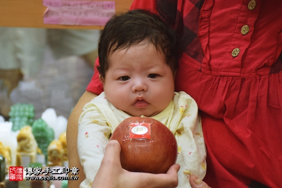 剃胎毛、滿月剃頭、嬰兒剃頭、嬰兒理髮、嬰兒剃髮、嬰兒剃胎毛、嬰兒滿月剃頭、寶寶剃頭、剃胎毛儀式、剃胎毛吉祥話、滿月剃頭儀式、滿月剃頭吉祥話、寶寶剃胎毛、寶寶滿月剃頭理髮、新北永和區剃胎毛、新北永和區滿月剃頭、新北永和區嬰兒剃頭剃胎毛、新北永和區嬰兒理髮、新北永和區嬰兒剃髮、周寶寶(新北永和區嬰兒寶寶滿月剃頭理髮、免費嬰兒剃胎毛儀式吉祥話)。中國風會場，爸媽寶貝免費穿「日中韓」古裝禮服。專業拍照、DVD光碟、證書。★購買「臍帶章、肚臍章、胎毛筆刷印章」贈送：剃頭、收涎、抓周，三選一。2017.05.13 照片8