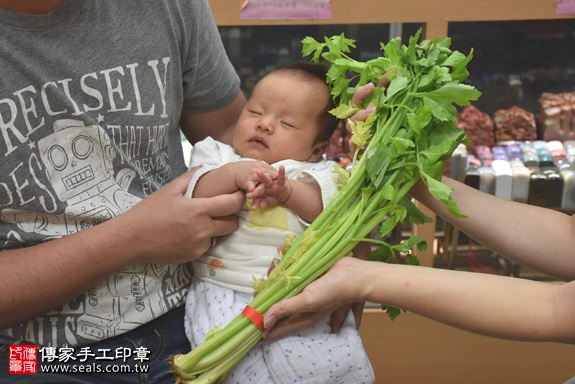 剃胎毛、滿月剃頭、嬰兒剃頭、嬰兒理髮、嬰兒剃髮、嬰兒剃胎毛、嬰兒滿月剃頭、寶寶剃頭、剃胎毛儀式、剃胎毛吉祥話、滿月剃頭儀式、滿月剃頭吉祥話、寶寶剃胎毛、寶寶滿月剃頭理髮、新北永和區剃胎毛、新北永和區滿月剃頭、新北永和區嬰兒剃頭剃胎毛、新北永和區嬰兒理髮、新北永和區嬰兒剃髮、蔡寶寶(新北永和區嬰兒寶寶滿月剃頭理髮、免費嬰兒剃胎毛儀式吉祥話)。中國風會場，爸媽寶貝免費穿「日中韓」古裝禮服。專業拍照、DVD光碟、證書。★購買「臍帶章、肚臍章、胎毛筆刷印章」贈送：剃頭、收涎、抓周，三選一。2017.06.02 照片11