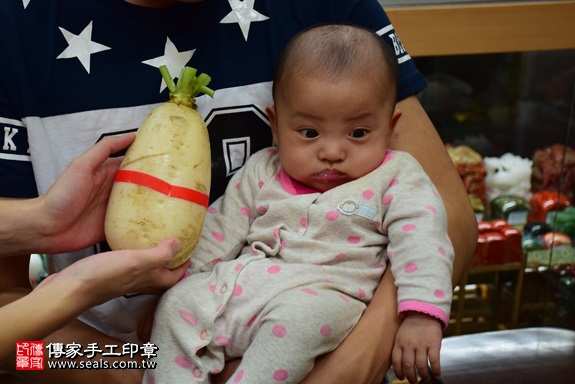 剃胎毛、滿月剃頭、嬰兒剃頭、嬰兒理髮、嬰兒剃髮、嬰兒剃胎毛、嬰兒滿月剃頭、寶寶剃頭、剃胎毛儀式、剃胎毛吉祥話、滿月剃頭儀式、滿月剃頭吉祥話、寶寶剃胎毛、寶寶滿月剃頭理髮、 新北市永和地區剃胎毛、新北市永和地區滿月剃頭、新北市永和地區嬰兒剃頭剃胎毛、新北市永和地區嬰兒理髮、新北市嬰兒剃髮、曾寶寶(新北永和區嬰兒寶寶滿月剃頭理髮、免費嬰兒剃胎毛儀式吉祥話)。中國風會場，爸媽寶貝免費穿「日中韓」古裝禮服。專業拍照、DVD光碟、證書。★購買「臍帶章、肚臍章、胎毛筆刷印章」贈送：剃頭、收涎、抓周，三選一。2017.11.22照片10