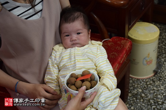 剃胎毛、滿月剃頭、嬰兒剃頭、嬰兒理髮、嬰兒剃髮、嬰兒剃胎毛、嬰兒滿月剃頭、寶寶剃頭、剃胎毛儀式、剃胎毛吉祥話、滿月剃頭儀式、滿月剃頭吉祥話、寶寶剃胎毛、寶寶滿月剃頭理髮、 台北市中山地區剃胎毛、台北市中山地區滿月剃頭、台北市中山地區嬰兒剃頭剃胎毛、台北市中山地區嬰兒理髮、台北市嬰兒剃髮、張寶寶(台北中山區到府嬰兒寶寶滿月剃頭理髮、免費到府嬰兒剃胎毛儀式吉祥話)。到府剃頭剃胎毛主持、專業拍照、DVD光碟、證書。★購買「臍帶章、肚臍章、胎毛筆刷印章」贈送：剃頭、收涎、抓周，三選一。2017.09.06照片7