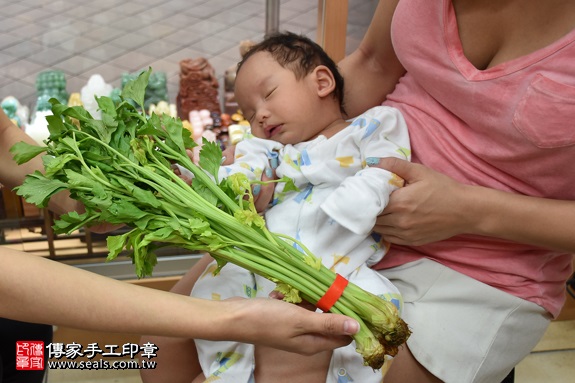 剃胎毛、滿月剃頭、嬰兒剃頭、嬰兒理髮、嬰兒剃髮、嬰兒剃胎毛、嬰兒滿月剃頭、寶寶剃頭、剃胎毛儀式、剃胎毛吉祥話、滿月剃頭儀式、滿月剃頭吉祥話、寶寶剃胎毛、寶寶滿月剃頭理髮、 新北市永和地區剃胎毛、新北市永和地區滿月剃頭、新北市永和地區嬰兒剃頭剃胎毛、新北市永和地區嬰兒理髮、新北市嬰兒剃髮、陳寶寶(新北永和區嬰兒寶寶滿月剃頭理髮、免費嬰兒剃胎毛儀式吉祥話)。中國風會場，爸媽寶貝免費穿「日中韓」古裝禮服。專業拍照、DVD光碟、證書。★購買「臍帶章、肚臍章、胎毛筆刷印章」贈送：剃頭、收涎、抓周，三選一。2017.09.06照片11