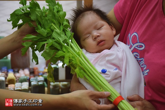 剃胎毛、滿月剃頭、嬰兒剃頭、嬰兒理髮、嬰兒剃髮、嬰兒剃胎毛、嬰兒滿月剃頭、寶寶剃頭、剃胎毛儀式、剃胎毛吉祥話、滿月剃頭儀式、滿月剃頭吉祥話、寶寶剃胎毛、寶寶滿月剃頭理髮、新北永和區剃胎毛、新北永和區滿月剃頭、新北永和區嬰兒剃頭剃胎毛、新北永和區嬰兒理髮、新北永和區嬰兒剃髮、葉寶寶(新北永和區嬰兒寶寶滿月剃頭理髮、免費嬰兒剃胎毛儀式吉祥話)。中國風會場，爸媽寶貝免費穿「日中韓」古裝禮服。專業拍照、DVD光碟、證書。★購買「臍帶章、肚臍章、胎毛筆刷印章」贈送：剃頭、收涎、抓周，三選一。2016.10.24 照片11