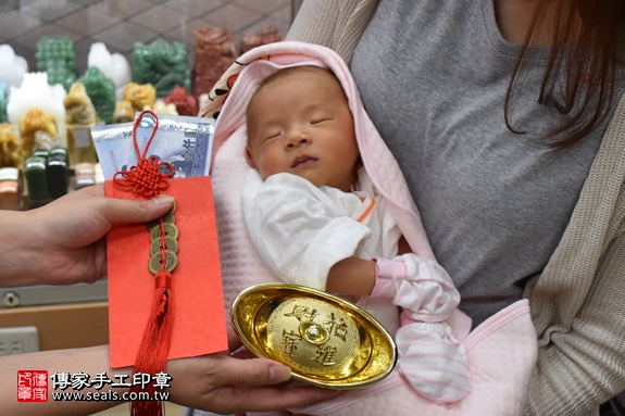 剃胎毛、滿月剃頭、嬰兒剃頭、嬰兒理髮、嬰兒剃髮、嬰兒剃胎毛、嬰兒滿月剃頭、寶寶剃頭、剃胎毛儀式、剃胎毛吉祥話、滿月剃頭儀式、滿月剃頭吉祥話、寶寶剃胎毛、寶寶滿月剃頭理髮、新北永和區剃胎毛、新北永和區滿月剃頭、新北永和區嬰兒剃頭剃胎毛、新北永和區嬰兒理髮、新北永和區嬰兒剃髮、黃寶寶(新北永和區嬰兒寶寶滿月剃頭理髮、免費嬰兒剃胎毛儀式吉祥話)。中國風會場，爸媽寶貝免費穿「日中韓」古裝禮服。專業拍照、DVD光碟、證書。★購買「臍帶章、肚臍章、胎毛筆刷印章」贈送：剃頭、收涎、抓周，三選一。2017.05.29 照片15