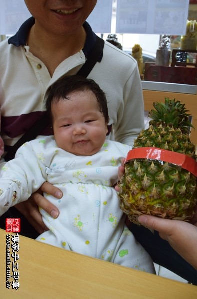 剃胎毛、滿月剃頭、嬰兒剃頭、嬰兒理髮、嬰兒剃髮、嬰兒剃胎毛、嬰兒滿月剃頭、寶寶剃頭、剃胎毛儀式、剃胎毛吉祥話、滿月剃頭儀式、滿月剃頭吉祥話、寶寶剃胎毛、寶寶滿月剃頭理髮、新竹香山區剃胎毛、新竹香山區滿月剃頭、新竹香山區嬰兒剃頭剃胎毛、新竹香山區嬰兒理髮、新竹香山區嬰兒剃髮、林寶寶(新竹香山區嬰兒寶寶滿月剃頭理髮、免費嬰兒剃胎毛儀式吉祥話)。中國風會場，爸媽寶貝免費穿「日中韓」古裝禮服。專業拍照、DVD光碟、證書。★購買「臍帶章、肚臍章、胎毛筆刷印章」贈送：剃頭、收涎、抓周，三選一。2016.03.19 照片14