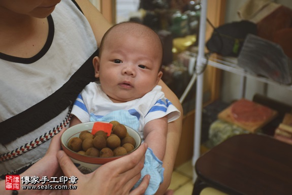 剃胎毛、滿月剃頭、嬰兒剃頭、嬰兒理髮、嬰兒剃髮、嬰兒剃胎毛、嬰兒滿月剃頭、寶寶剃頭、剃胎毛儀式、剃胎毛吉祥話、滿月剃頭儀式、滿月剃頭吉祥話、寶寶剃胎毛、寶寶滿月剃頭理髮、新北永和區剃胎毛、新北永和區滿月剃頭、新北永和區嬰兒剃頭剃胎毛、新北永和區嬰兒理髮、新北永和區嬰兒剃髮、簡寶寶(新北永和區嬰兒寶寶滿月剃頭理髮、免費嬰兒剃胎毛儀式吉祥話)。中國風會場，爸媽寶貝免費穿「日中韓」古裝禮服。專業拍照、DVD光碟、證書。★購買「臍帶章、肚臍章、胎毛筆刷印章」贈送：剃頭、收涎、抓周，三選一。2017.06.24 照片8