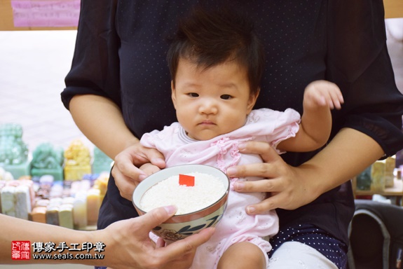 剃胎毛、滿月剃頭、嬰兒剃頭、嬰兒理髮、嬰兒剃髮、嬰兒剃胎毛、嬰兒滿月剃頭、寶寶剃頭、剃胎毛儀式、剃胎毛吉祥話、滿月剃頭儀式、滿月剃頭吉祥話、寶寶剃胎毛、寶寶滿月剃頭理髮、新北永和區剃胎毛、新北永和區滿月剃頭、新北永和區嬰兒剃頭剃胎毛、新北永和區嬰兒理髮、新北永和區嬰兒剃髮、雷寶寶(新北永和區嬰兒寶寶滿月剃頭理髮、免費嬰兒剃胎毛儀式吉祥話)。中國風會場，爸媽寶貝免費穿「日中韓」古裝禮服。專業拍照、DVD光碟、證書。★購買「臍帶章、肚臍章、胎毛筆刷印章」贈送：剃頭、收涎、抓周，三選一。2016.08.21  照片6