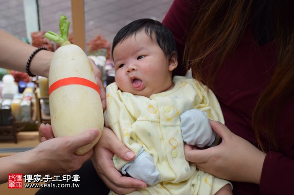 剃胎毛、滿月剃頭、嬰兒剃頭、嬰兒理髮、嬰兒剃髮、嬰兒剃胎毛、嬰兒滿月剃頭、寶寶剃頭、剃胎毛儀式、剃胎毛吉祥話、滿月剃頭儀式、滿月剃頭吉祥話、寶寶剃胎毛、寶寶滿月剃頭理髮、新北永和區剃胎毛、新北永和區滿月剃頭、新北永和區嬰兒剃頭剃胎毛、新北永和區嬰兒理髮、新北永和區嬰兒剃髮、王寶寶(新北永和區嬰兒寶寶滿月剃頭理髮、免費嬰兒剃胎毛儀式吉祥話)。中國風會場，爸媽寶貝免費穿「日中韓」古裝禮服。專業拍照、DVD光碟、證書。★購買「臍帶章、肚臍章、胎毛筆刷印章」贈送：剃頭、收涎、抓周，三選一。2017.02.19 照片13