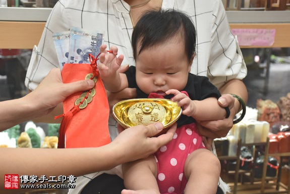 剃胎毛、滿月剃頭、嬰兒剃頭、嬰兒理髮、嬰兒剃髮、嬰兒剃胎毛、嬰兒滿月剃頭、寶寶剃頭、剃胎毛儀式、剃胎毛吉祥話、滿月剃頭儀式、滿月剃頭吉祥話、寶寶剃胎毛、寶寶滿月剃頭理髮、新北永和區剃胎毛、新北永和區滿月剃頭、新北永和區嬰兒剃頭剃胎毛、新北永和區嬰兒理髮、新北永和區嬰兒剃髮、郭寶寶(新北永和區嬰兒寶寶滿月剃頭理髮、免費嬰兒剃胎毛儀式吉祥話)。中國風會場，爸媽寶貝免費穿「日中韓」古裝禮服。專業拍照、DVD光碟、證書。★購買「臍帶章、肚臍章、胎毛筆刷印章」贈送：剃頭、收涎、抓周，三選一。2017.06.03 照片15