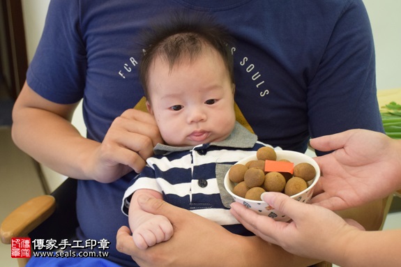 剃胎毛、滿月剃頭、嬰兒剃頭、嬰兒理髮、嬰兒剃髮、嬰兒剃胎毛、嬰兒滿月剃頭、寶寶剃頭、剃胎毛儀式、剃胎毛吉祥話、滿月剃頭儀式、滿月剃頭吉祥話、寶寶剃胎毛、寶寶滿月剃頭理髮、 新北市永和地區剃胎毛、新北市永和地區滿月剃頭、新北市永和地區嬰兒剃頭剃胎毛、新北市永和地區嬰兒理髮、新北市嬰兒剃髮、王寶寶(新北永和區府嬰兒寶寶滿月剃頭理髮、免費到府嬰兒剃胎毛儀式吉祥話)。到府剃頭剃胎毛主持、專業拍照、DVD光碟、證書。★購買「臍帶章、肚臍章、胎毛筆刷印章」贈送：剃頭、收涎、抓周，三選一。2017.09.15照片7