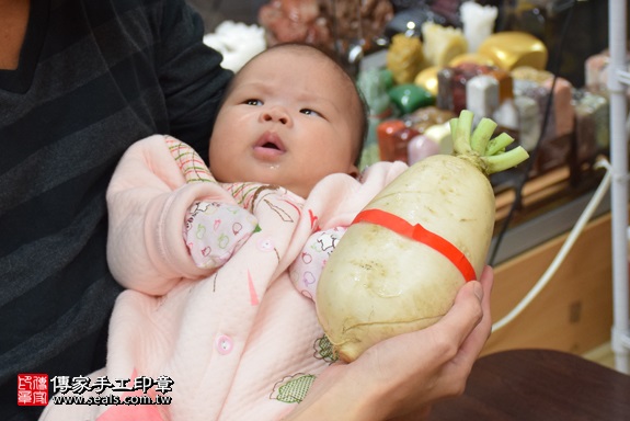 剃胎毛、滿月剃頭、嬰兒剃頭、嬰兒理髮、嬰兒剃髮、嬰兒剃胎毛、嬰兒滿月剃頭、寶寶剃頭、剃胎毛儀式、剃胎毛吉祥話、滿月剃頭儀式、滿月剃頭吉祥話、寶寶剃胎毛、寶寶滿月剃頭理髮、 新北市永和地區剃胎毛、新北市永和地區滿月剃頭、新北市永和地區嬰兒剃頭剃胎毛、新北市永和地區嬰兒理髮、新北市嬰兒剃髮、董寶寶(新北永和區嬰兒寶寶滿月剃頭理髮、免費嬰兒剃胎毛儀式吉祥話)。中國風會場，爸媽寶貝免費穿「日中韓」古裝禮服。專業拍照、DVD光碟、證書。★購買「臍帶章、肚臍章、胎毛筆刷印章」贈送：剃頭、收涎、抓周，三選一。2017.11.18照片10