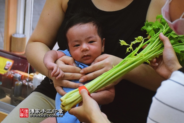 剃胎毛、滿月剃頭、嬰兒剃頭、嬰兒理髮、嬰兒剃髮、嬰兒剃胎毛、嬰兒滿月剃頭、寶寶剃頭、剃胎毛儀式、剃胎毛吉祥話、滿月剃頭儀式、滿月剃頭吉祥話、寶寶剃胎毛、寶寶滿月剃頭理髮、新北永和區剃胎毛、新北永和區滿月剃頭、新北永和區嬰兒剃頭剃胎毛、新北永和區嬰兒理髮、新北永和區嬰兒剃髮、陳寶寶(新北永和區嬰兒寶寶滿月剃頭理髮、免費嬰兒剃胎毛儀式吉祥話)。中國風會場，爸媽寶貝免費穿「日中韓」古裝禮服。專業拍照、DVD光碟、證書。★購買「臍帶章、肚臍章、胎毛筆刷印章」贈送：剃頭、收涎、抓周，三選一。2016.06.27  照片11