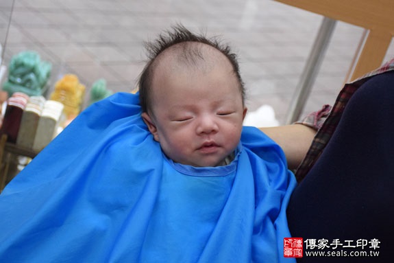 剃胎毛、滿月剃頭、嬰兒剃頭、嬰兒理髮、嬰兒剃髮、嬰兒剃胎毛、嬰兒滿月剃頭、寶寶剃頭、剃胎毛儀式、剃胎毛吉祥話、滿月剃頭儀式、滿月剃頭吉祥話、寶寶剃胎毛、寶寶滿月剃頭理髮、新北永和區剃胎毛、新北永和區滿月剃頭、新北永和區嬰兒剃頭剃胎毛、新北永和區嬰兒理髮、新北永和區嬰兒剃髮、小楊桃(新北永和區嬰兒寶寶滿月剃頭理髮、免費嬰兒剃胎毛儀式吉祥話)。中國風會場，爸媽寶貝免費穿「日中韓」古裝禮服。專業拍照、DVD光碟、證書。★購買「臍帶章、肚臍章、胎毛筆刷印章」贈送：剃頭、收涎、抓周，三選一。2016.07.20  照片16