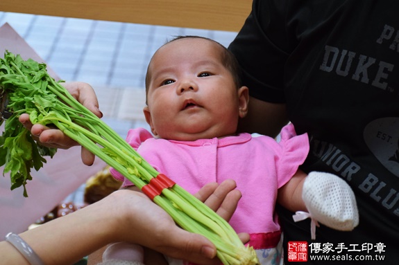 剃胎毛、滿月剃頭、嬰兒剃頭、嬰兒理髮、嬰兒剃髮、嬰兒剃胎毛、嬰兒滿月剃頭、寶寶剃頭、剃胎毛儀式、剃胎毛吉祥話、滿月剃頭儀式、滿月剃頭吉祥話、寶寶剃胎毛、寶寶滿月剃頭理髮、新竹香山區剃胎毛、新竹香山區滿月剃頭、新竹香山區嬰兒剃頭剃胎毛、新竹香山區嬰兒理髮、新竹香山區嬰兒剃髮、周寶寶(新竹香山區嬰兒寶寶滿月剃頭理髮、免費嬰兒剃胎毛儀式吉祥話)。中國風會場，爸媽寶貝免費穿「日中韓」古裝禮服。專業拍照、DVD光碟、證書。★購買「臍帶章、肚臍章、胎毛筆刷印章」贈送：剃頭、收涎、抓周，三選一。2016.07.20  照片11