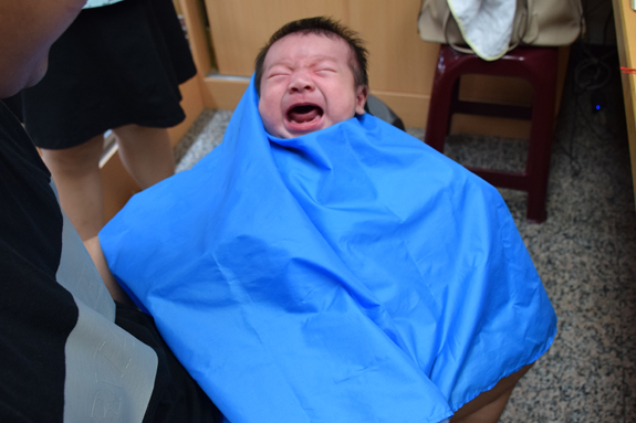 剃胎毛、滿月剃頭、嬰兒剃頭、嬰兒理髮、嬰兒剃髮、嬰兒剃胎毛、嬰兒滿月剃頭、寶寶剃頭、剃胎毛儀式、剃胎毛吉祥話、滿月剃頭儀式、滿月剃頭吉祥話、寶寶剃胎毛、寶寶滿月剃頭理髮、台中北區剃胎毛、台中北區滿月剃頭、台中北區嬰兒剃頭剃胎毛、台中北區嬰兒理髮、台中北區嬰兒剃髮、楊寶寶(台中北區嬰兒寶寶滿月剃頭理髮、免費嬰兒剃胎毛儀式吉祥話)。中國風會場，爸媽寶貝免費穿「日中韓」古裝禮服。專業拍照、DVD光碟、證書。★購買「臍帶章、肚臍章、胎毛筆刷印章」贈送：剃頭、收涎、抓周，三選一。2016.07.24  照片12