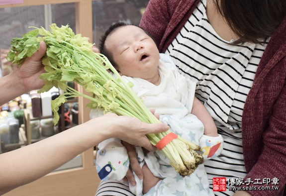 剃胎毛、滿月剃頭、嬰兒剃頭、嬰兒理髮、嬰兒剃髮、嬰兒剃胎毛、嬰兒滿月剃頭、寶寶剃頭、剃胎毛儀式、剃胎毛吉祥話、滿月剃頭儀式、滿月剃頭吉祥話、寶寶剃胎毛、寶寶滿月剃頭理髮、新北永和區剃胎毛、新北永和區滿月剃頭、新北永和區嬰兒剃頭剃胎毛、新北永和區嬰兒理髮、新北永和區嬰兒剃髮、張寶寶(新北永和區嬰兒寶寶滿月剃頭理髮、免費嬰兒剃胎毛儀式吉祥話)。中國風會場，爸媽寶貝免費穿「日中韓」古裝禮服。專業拍照、DVD光碟、證書。★購買「臍帶章、肚臍章、胎毛筆刷印章」贈送：剃頭、收涎、抓周，三選一。2016.09.20 照片10