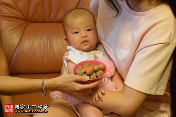 剃胎毛、滿月剃頭、嬰兒剃頭、嬰兒理髮、嬰兒剃髮、嬰兒剃胎毛、嬰兒滿月剃頭、寶寶剃頭、剃胎毛儀式、剃胎毛吉祥話、滿月剃頭儀式、滿月剃頭吉祥話、寶寶剃胎毛、寶寶滿月剃頭理髮、 新北市三峽地區剃胎毛、新北市三峽地區滿月剃頭、新北市三峽地區嬰兒剃頭剃胎毛、新北市三峽地區嬰兒理髮、新北市嬰兒剃髮、湯寶寶(新北三峽區到府嬰兒寶寶滿月剃頭理髮、免費到府嬰兒剃胎毛儀式吉祥話)。到府剃頭剃胎毛主持、專業拍照、DVD光碟、證書。★購買「臍帶章、肚臍章、胎毛筆刷印章」贈送：剃頭、收涎、抓周，三選一。2017.09.11照片7
