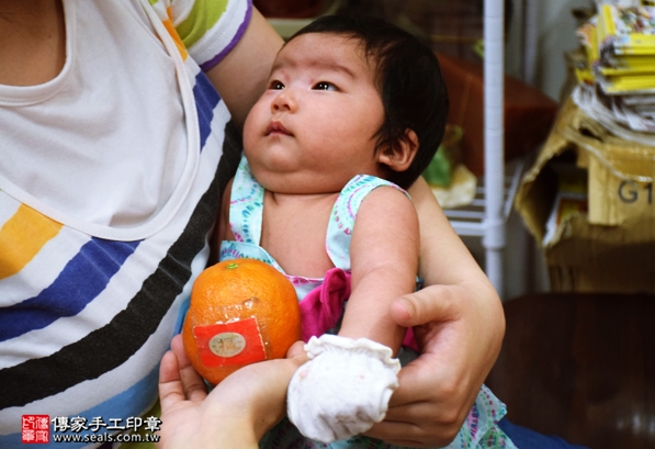剃胎毛、滿月剃頭、嬰兒剃頭、嬰兒理髮、嬰兒剃髮、嬰兒剃胎毛、嬰兒滿月剃頭、寶寶剃頭、剃胎毛儀式、剃胎毛吉祥話、滿月剃頭儀式、滿月剃頭吉祥話、寶寶剃胎毛、寶寶滿月剃頭理髮、新北永和區剃胎毛、新北永和區滿月剃頭、新北永和區嬰兒剃頭剃胎毛、新北永和區嬰兒理髮、新北永和區嬰兒剃髮、魏寶寶(新北永和區嬰兒寶寶滿月剃頭理髮、免費嬰兒剃胎毛儀式吉祥話)。中國風會場，爸媽寶貝免費穿「日中韓」古裝禮服。專業拍照、DVD光碟、證書。★購買「臍帶章、肚臍章、胎毛筆刷印章」贈送：剃頭、收涎、抓周，三選一。2016.05.22  照片9