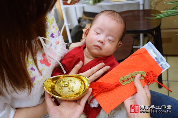 剃胎毛、滿月剃頭、嬰兒剃頭、嬰兒理髮、嬰兒剃髮、嬰兒剃胎毛、嬰兒滿月剃頭、寶寶剃頭、剃胎毛儀式、剃胎毛吉祥話、滿月剃頭儀式、滿月剃頭吉祥話、寶寶剃胎毛、寶寶滿月剃頭理髮、新北永和區剃胎毛、新北永和區滿月剃頭、新北永和區嬰兒剃頭剃胎毛、新北永和區嬰兒理髮、新北永和區嬰兒剃髮、蔡寶寶(新北永和區嬰兒寶寶滿月剃頭理髮、免費嬰兒剃胎毛儀式吉祥話)。中國風會場，爸媽寶貝免費穿「日中韓」古裝禮服。專業拍照、DVD光碟、證書。★購買「臍帶章、肚臍章、胎毛筆刷印章」贈送：剃頭、收涎、抓周，三選一。2016.09.11  照片15