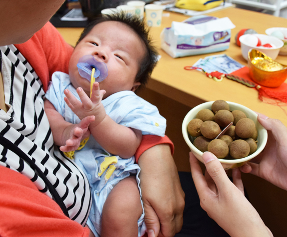 吳寶寶(台中北區嬰兒寶寶滿月剃頭理髮、免費嬰兒剃胎毛儀式吉祥話)。中國風會場，爸媽寶貝免費穿「日中韓」古裝禮服。專業拍照、DVD光碟、證書。★購買「臍帶章、肚臍章、胎毛筆刷印章」贈送：剃頭、收涎、抓周，三選一。 2015.07.24 照片4