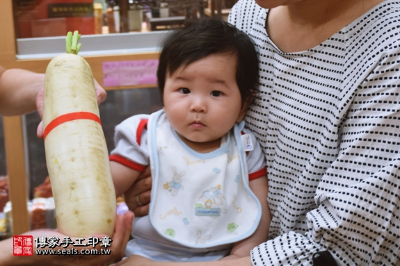 剃胎毛、滿月剃頭、嬰兒剃頭、嬰兒理髮、嬰兒剃髮、嬰兒剃胎毛、嬰兒滿月剃頭、寶寶剃頭、剃胎毛儀式、剃胎毛吉祥話、滿月剃頭儀式、滿月剃頭吉祥話、寶寶剃胎毛、寶寶滿月剃頭理髮、新北永和區剃胎毛、新北永和區滿月剃頭、新北永和區嬰兒剃頭剃胎毛、新北永和區嬰兒理髮、新北永和區嬰兒剃髮、蔡寶寶(新北永和區嬰兒寶寶滿月剃頭理髮、免費嬰兒剃胎毛儀式吉祥話)。中國風會場，爸媽寶貝免費穿「日中韓」古裝禮服。專業拍照、DVD光碟、證書。★購買「臍帶章、肚臍章、胎毛筆刷印章」贈送：剃頭、收涎、抓周，三選一。2017.05.13 照片13