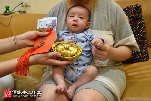 剃胎毛、滿月剃頭、嬰兒剃頭、嬰兒理髮、嬰兒剃髮、嬰兒剃胎毛、嬰兒滿月剃頭、寶寶剃頭、剃胎毛儀式、剃胎毛吉祥話、滿月剃頭儀式、滿月剃頭吉祥話、寶寶剃胎毛、寶寶滿月剃頭理髮、 新北汐止區剃胎毛、新北汐止區滿月剃頭、 新北汐止區嬰兒剃頭剃胎毛、新北汐止區嬰兒理髮、新北汐止區嬰兒剃髮、張寶寶(新北汐止區到府嬰兒寶寶滿月剃頭理髮、免費到府嬰兒剃胎毛儀式吉祥話)。到府剃頭剃胎毛主持、專業拍照、DVD光碟、證書。★購買「臍帶章、肚臍章、胎毛筆刷印章」贈送：剃頭、收涎、抓周，三選一。2017.05.14  照片13