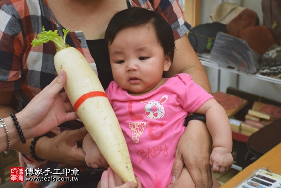 剃胎毛、滿月剃頭、嬰兒剃頭、嬰兒理髮、嬰兒剃髮、嬰兒剃胎毛、嬰兒滿月剃頭、寶寶剃頭、剃胎毛儀式、剃胎毛吉祥話、滿月剃頭儀式、滿月剃頭吉祥話、寶寶剃胎毛、寶寶滿月剃頭理髮、新北永和區剃胎毛、新北永和區滿月剃頭、新北永和區嬰兒剃頭剃胎毛、新北永和區嬰兒理髮、新北永和區嬰兒剃髮、尤寶寶(新北永和區嬰兒寶寶滿月剃頭理髮、免費嬰兒剃胎毛儀式吉祥話)。中國風會場，爸媽寶貝免費穿「日中韓」古裝禮服。專業拍照、DVD光碟、證書。★購買「臍帶章、肚臍章、胎毛筆刷印章」贈送：剃頭、收涎、抓周，三選一。2017.06.24 照片12