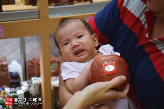 剃胎毛、滿月剃頭、嬰兒剃頭、嬰兒理髮、嬰兒剃髮、嬰兒剃胎毛、嬰兒滿月剃頭、寶寶剃頭、剃胎毛儀式、剃胎毛吉祥話、滿月剃頭儀式、滿月剃頭吉祥話、寶寶剃胎毛、寶寶滿月剃頭理髮、新北永和區剃胎毛、新北永和區滿月剃頭、新北永和區嬰兒剃頭剃胎毛、新北永和區嬰兒理髮、新北永和區嬰兒剃髮、張寶寶(新北永和區嬰兒寶寶滿月剃頭理髮、免費嬰兒剃胎毛儀式吉祥話)。中國風會場，爸媽寶貝免費穿「日中韓」古裝禮服。專業拍照、DVD光碟、證書。★購買「臍帶章、肚臍章、胎毛筆刷印章」贈送：剃頭、收涎、抓周，三選一。2016.10.24 照片9