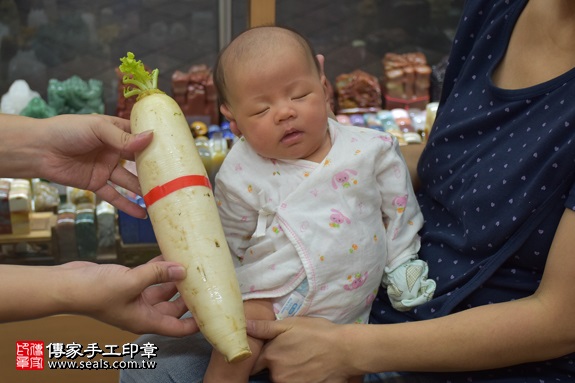 剃胎毛、滿月剃頭、嬰兒剃頭、嬰兒理髮、嬰兒剃髮、嬰兒剃胎毛、嬰兒滿月剃頭、寶寶剃頭、剃胎毛儀式、剃胎毛吉祥話、滿月剃頭儀式、滿月剃頭吉祥話、寶寶剃胎毛、寶寶滿月剃頭理髮、新北永和區剃胎毛、新北永和區滿月剃頭、新北永和區嬰兒剃頭剃胎毛、新北永和區嬰兒理髮、新北永和區嬰兒剃髮、YOYO(新北永和區嬰兒寶寶滿月剃頭理髮、免費嬰兒剃胎毛儀式吉祥話)。中國風會場，爸媽寶貝免費穿「日中韓」古裝禮服。專業拍照、DVD光碟、證書。★購買「臍帶章、肚臍章、胎毛筆刷印章」贈送：剃頭、收涎、抓周，三選一。2017.07.31 照片11