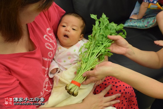 剃胎毛、滿月剃頭、嬰兒剃頭、嬰兒理髮、嬰兒剃髮、嬰兒剃胎毛、嬰兒滿月剃頭、寶寶剃頭、剃胎毛儀式、剃胎毛吉祥話、滿月剃頭儀式、滿月剃頭吉祥話、寶寶剃胎毛、寶寶滿月剃頭理髮、 新北市蘆洲地區剃胎毛、新北市蘆洲地區滿月剃頭、新北市蘆洲地區嬰兒剃頭剃胎毛、新北市蘆洲地區嬰兒理髮、新北市嬰兒剃髮、陳寶寶(新北蘆洲區到府嬰兒寶寶滿月剃頭理髮、免費到府嬰兒剃胎毛儀式吉祥話)。到府剃頭剃胎毛主持、專業拍照、DVD光碟、證書。★購買「臍帶章、肚臍章、胎毛筆刷印章」贈送：剃頭、收涎、抓周，三選一。2017.09.03照片10