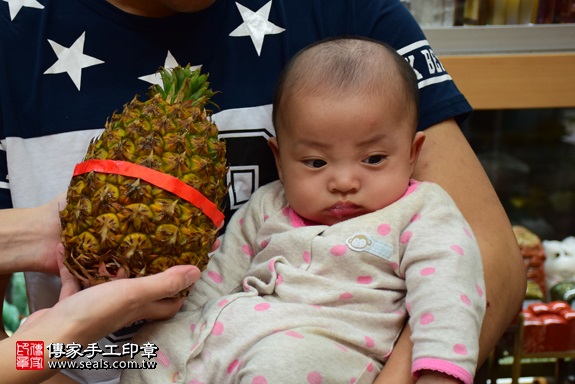 剃胎毛、滿月剃頭、嬰兒剃頭、嬰兒理髮、嬰兒剃髮、嬰兒剃胎毛、嬰兒滿月剃頭、寶寶剃頭、剃胎毛儀式、剃胎毛吉祥話、滿月剃頭儀式、滿月剃頭吉祥話、寶寶剃胎毛、寶寶滿月剃頭理髮、 新北市永和地區剃胎毛、新北市永和地區滿月剃頭、新北市永和地區嬰兒剃頭剃胎毛、新北市永和地區嬰兒理髮、新北市嬰兒剃髮、曾寶寶(新北永和區嬰兒寶寶滿月剃頭理髮、免費嬰兒剃胎毛儀式吉祥話)。中國風會場，爸媽寶貝免費穿「日中韓」古裝禮服。專業拍照、DVD光碟、證書。★購買「臍帶章、肚臍章、胎毛筆刷印章」贈送：剃頭、收涎、抓周，三選一。2017.11.22照片11