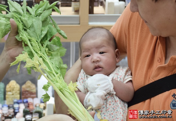 剃胎毛、滿月剃頭、嬰兒剃頭、嬰兒理髮、嬰兒剃髮、嬰兒剃胎毛、嬰兒滿月剃頭、寶寶剃頭、剃胎毛儀式、剃胎毛吉祥話、滿月剃頭儀式、滿月剃頭吉祥話、寶寶剃胎毛、寶寶滿月剃頭理髮、新北永和區剃胎毛、新北永和區滿月剃頭、新北永和區嬰兒剃頭剃胎毛、新北永和區嬰兒理髮、新北永和區嬰兒剃髮、張寶寶(新北永和區嬰兒寶寶滿月剃頭理髮、免費嬰兒剃胎毛儀式吉祥話)。中國風會場，爸媽寶貝免費穿「日中韓」古裝禮服。專業拍照、DVD光碟、證書。★購買「臍帶章、肚臍章、胎毛筆刷印章」贈送：剃頭、收涎、抓周，三選一。2016.05.24  照片10