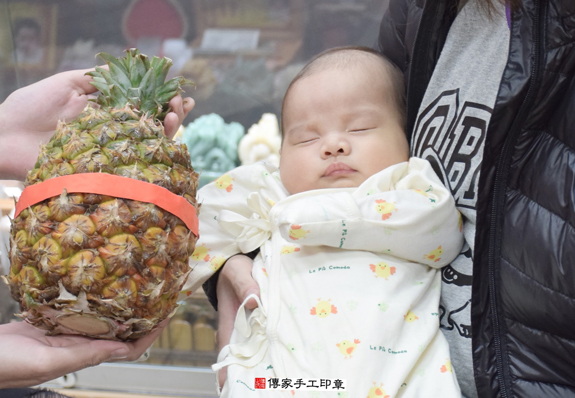 郭寶寶(新北永和區嬰兒寶寶滿月剃頭理髮、免費嬰兒剃胎毛儀式吉祥話)。中國風會場，爸媽寶貝免費穿「日中韓」古裝禮服。專業拍照、DVD光碟、證書。★購買「臍帶章、肚臍章、胎毛筆刷印章」贈送：剃頭、收涎、抓周，三選一。 2015.12.06 照片10