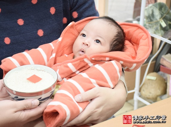 剃胎毛、滿月剃頭、嬰兒剃頭、嬰兒理髮、嬰兒剃髮、嬰兒剃胎毛、嬰兒滿月剃頭、寶寶剃頭、剃胎毛儀式、剃胎毛吉祥話、滿月剃頭儀式、滿月剃頭吉祥話、寶寶剃胎毛、寶寶滿月剃頭理髮、新北永和區剃胎毛、新北永和區滿月剃頭、新北永和區嬰兒剃頭剃胎毛、新北永和區嬰兒理髮、新北永和區嬰兒剃髮、林寶寶(新北永和區嬰兒寶寶滿月剃頭理髮、免費嬰兒剃胎毛儀式吉祥話)。中國風會場，爸媽寶貝免費穿「日中韓」古裝禮服。專業拍照、DVD光碟、證書。★購買「臍帶章、肚臍章、胎毛筆刷印章」贈送：剃頭、收涎、抓周，三選一。2015.12.18 照片6