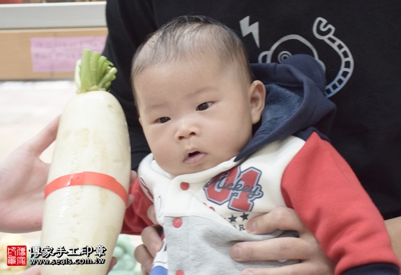 剃胎毛、滿月剃頭、嬰兒剃頭、嬰兒理髮、嬰兒剃髮、嬰兒剃胎毛、嬰兒滿月剃頭、寶寶剃頭、剃胎毛儀式、剃胎毛吉祥話、滿月剃頭儀式、滿月剃頭吉祥話、寶寶剃胎毛、寶寶滿月剃頭理髮、新北永和區剃胎毛、新北永和區滿月剃頭、新北永和區嬰兒剃頭剃胎毛、新北永和區嬰兒理髮、新北永和區嬰兒剃髮、吳寶寶(新北永和區嬰兒寶寶滿月剃頭理髮、免費嬰兒剃胎毛儀式吉祥話)。中國風會場，爸媽寶貝免費穿「日中韓」古裝禮服。專業拍照、DVD光碟、證書。★購買「臍帶章、肚臍章、胎毛筆刷印章」贈送：剃頭、收涎、抓周，三選一。2016.01.31 照片12