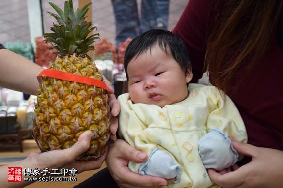 剃胎毛、滿月剃頭、嬰兒剃頭、嬰兒理髮、嬰兒剃髮、嬰兒剃胎毛、嬰兒滿月剃頭、寶寶剃頭、剃胎毛儀式、剃胎毛吉祥話、滿月剃頭儀式、滿月剃頭吉祥話、寶寶剃胎毛、寶寶滿月剃頭理髮、新北永和區剃胎毛、新北永和區滿月剃頭、新北永和區嬰兒剃頭剃胎毛、新北永和區嬰兒理髮、新北永和區嬰兒剃髮、王寶寶(新北永和區嬰兒寶寶滿月剃頭理髮、免費嬰兒剃胎毛儀式吉祥話)。中國風會場，爸媽寶貝免費穿「日中韓」古裝禮服。專業拍照、DVD光碟、證書。★購買「臍帶章、肚臍章、胎毛筆刷印章」贈送：剃頭、收涎、抓周，三選一。2017.02.19 照片14