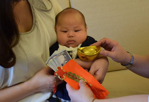 剃胎毛、滿月剃頭、嬰兒剃頭、嬰兒理髮、嬰兒剃髮、嬰兒剃胎毛、嬰兒滿月剃頭、寶寶剃頭、剃胎毛儀式、剃胎毛吉祥話、滿月剃頭儀式、滿月剃頭吉祥話、寶寶剃胎毛、寶寶滿月剃頭理髮、 新竹竹北區剃胎毛、新竹竹北區滿月剃頭、 新竹竹北區嬰兒剃頭剃胎毛、新竹竹北區嬰兒理髮、新竹竹北區嬰兒剃髮、張寶寶(新竹竹北區到府嬰兒寶寶滿月剃頭理髮、免費到府嬰兒剃胎毛儀式吉祥話)。到府剃頭剃胎毛主持、專業拍照、DVD光碟、證書。★購買「臍帶章、肚臍章、胎毛筆刷印章」贈送：剃頭、收涎、抓周，三選一。2016.04.09  照片11